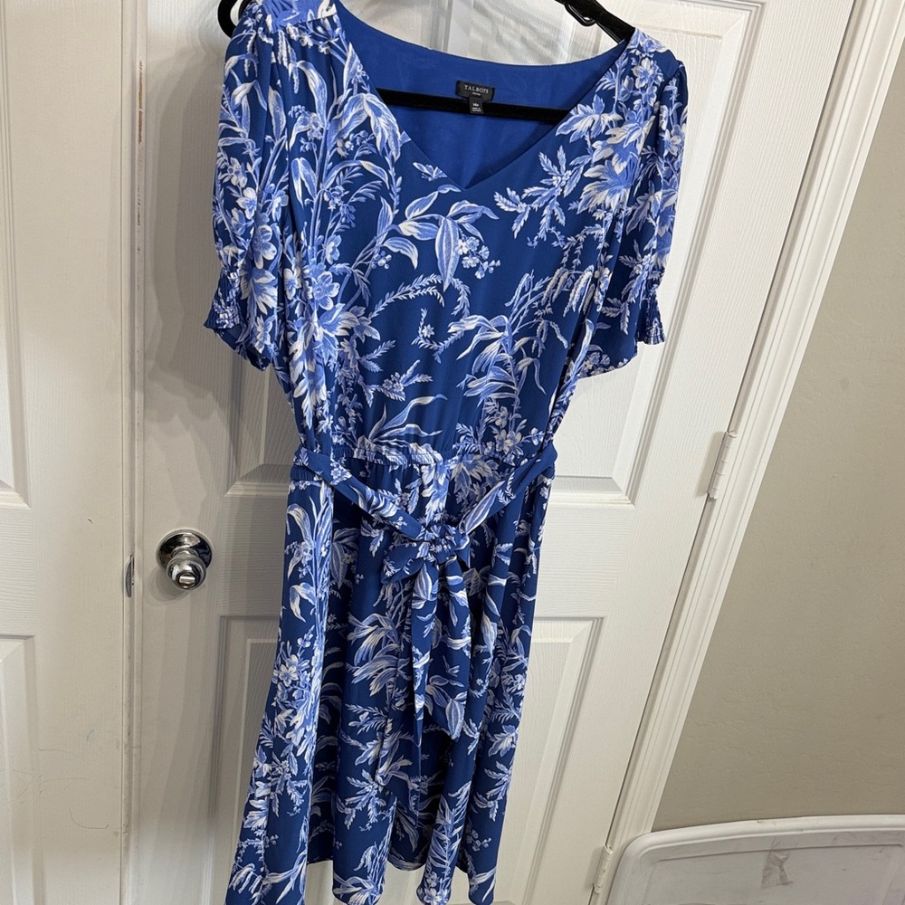 Talbots Women Dress 14P Blue & White Floral Midi‎ Short Sleeve Belt Tie V Neck